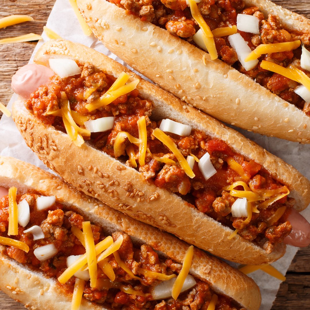 Chili cheese dog with fries is just one kid friendly appetizer served at Greg Frewin Theatre by @gooddinecatering. Only $12.99, or substitute vegan chili with garlic toast for $7.49.

#GregFrewin #FlavourPassport