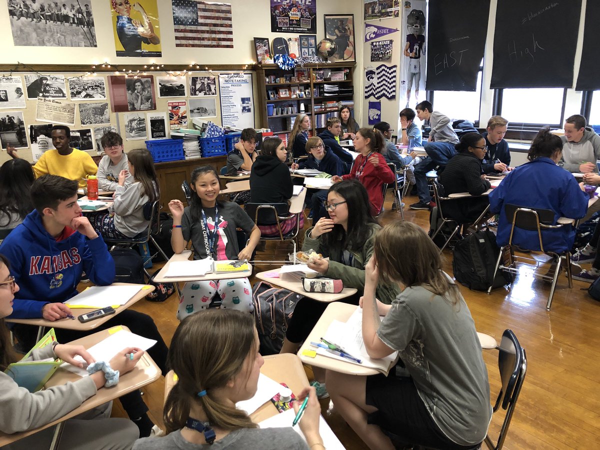 lauriemac23's tweet photo. Great APUSH discussion today...immigration, past and present🤔 #WeFlyTogether #westudytogether https://t.co/uit2MGP1gW