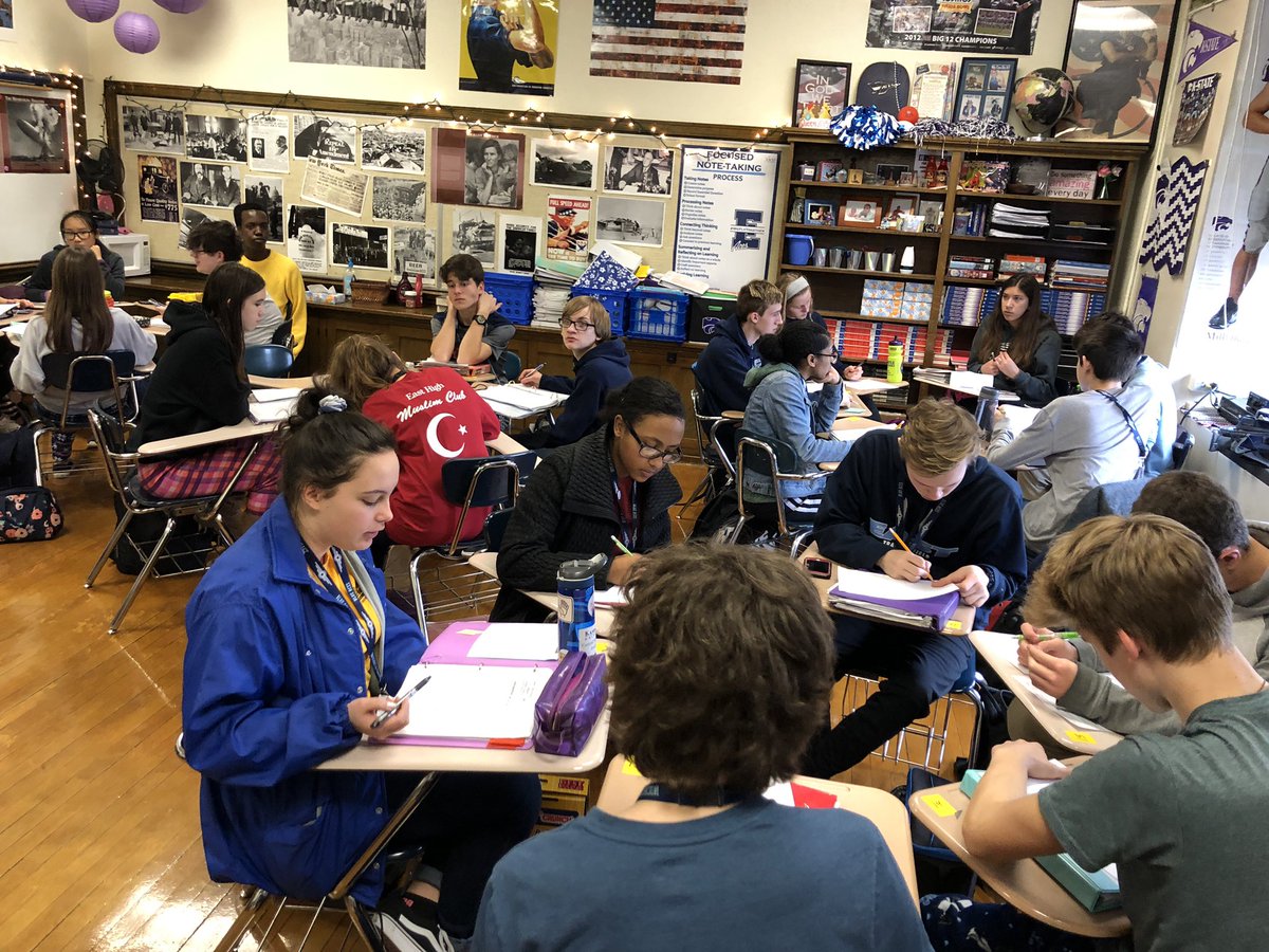 lauriemac23's tweet photo. Great APUSH discussion today...immigration, past and present🤔 #WeFlyTogether #westudytogether https://t.co/uit2MGP1gW