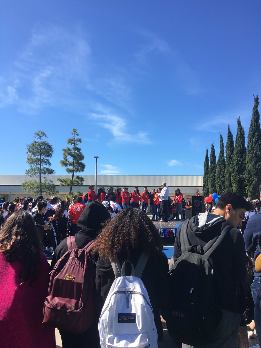 wearemoh's tweet photo. Lunchtime pep rally for winter sports! Best of luck in the post season! 🎉 https://t.co/6Zm0sgKhzF