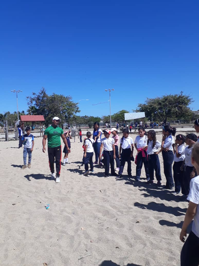 mauvdran's tweet photo. "Vuelo de papagayo por la paz" y otras actividades recreativas con niños y niñas; representantes y docentes en el Parque Andrés Eloy Blanco. @MPPEDUCACION @Fundabit @fbitanzoategui @SalaAnzoategui @vane_prieto @psuvaristobulo https://t.co/YrI34rKy5z