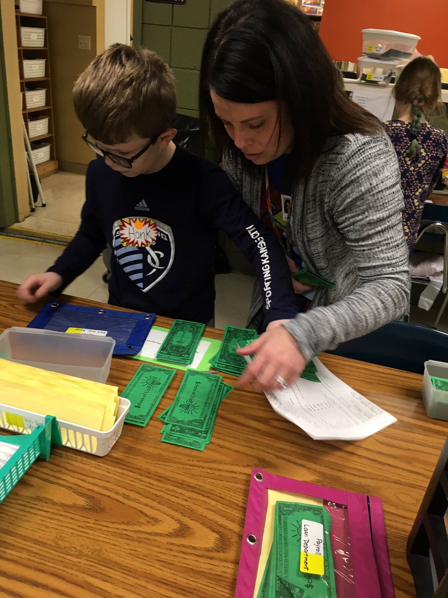 sftkatkinson1's tweet photo. Loved our time at School of Economics. Real world, hands-on learning all day long! @SFT512 @theSMSD https://t.co/Vj3pIAwqrf