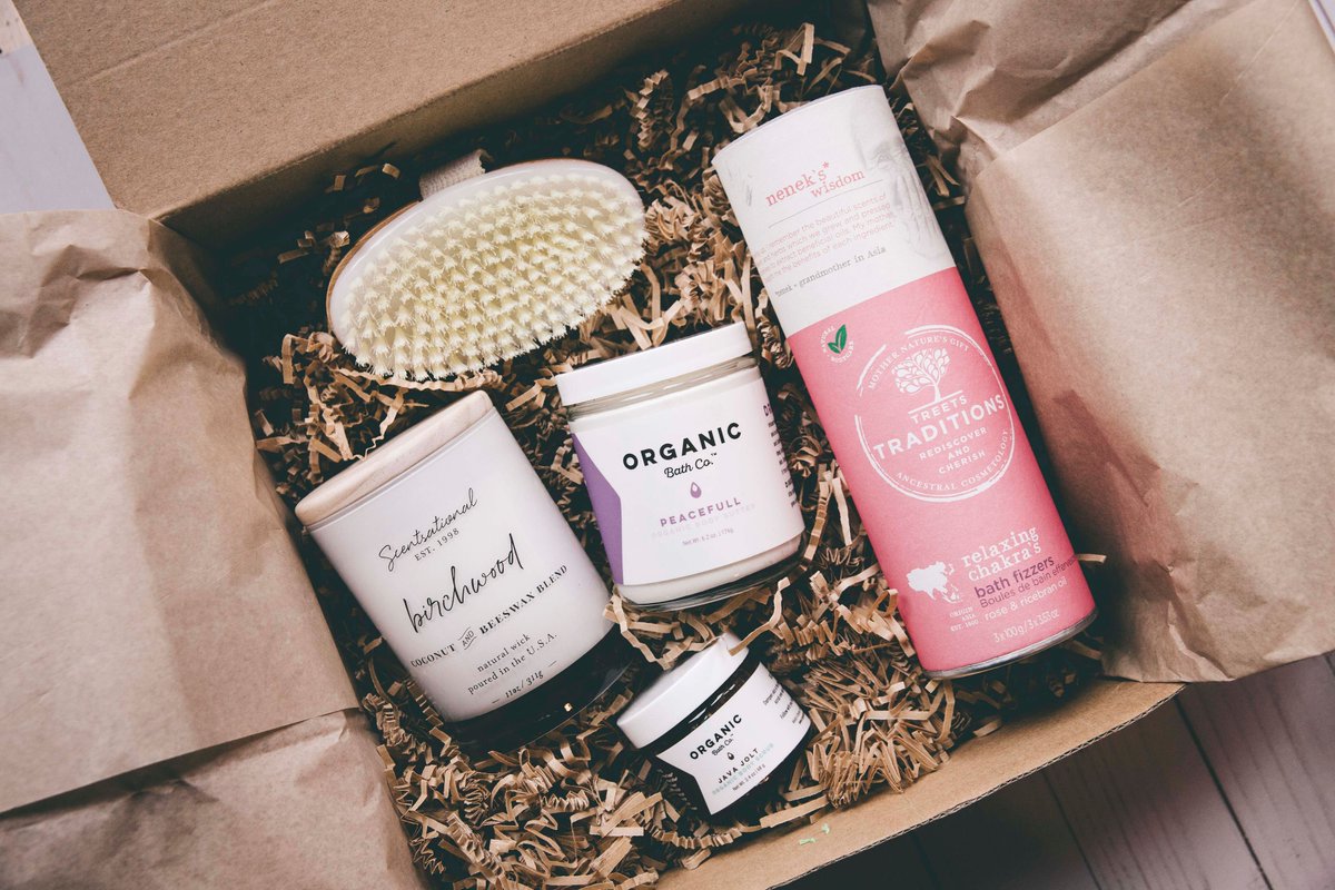 Blisskitbox's tweet photo. Do you still need to arrange for just the right #ValentinesDay gift? Send someone a box of bliss! #Selfcare #BlissKitbox Use the code CUPID to receive a 10% discount: https://t.co/NSN1VFlupB https://t.co/CmyCmL44AB