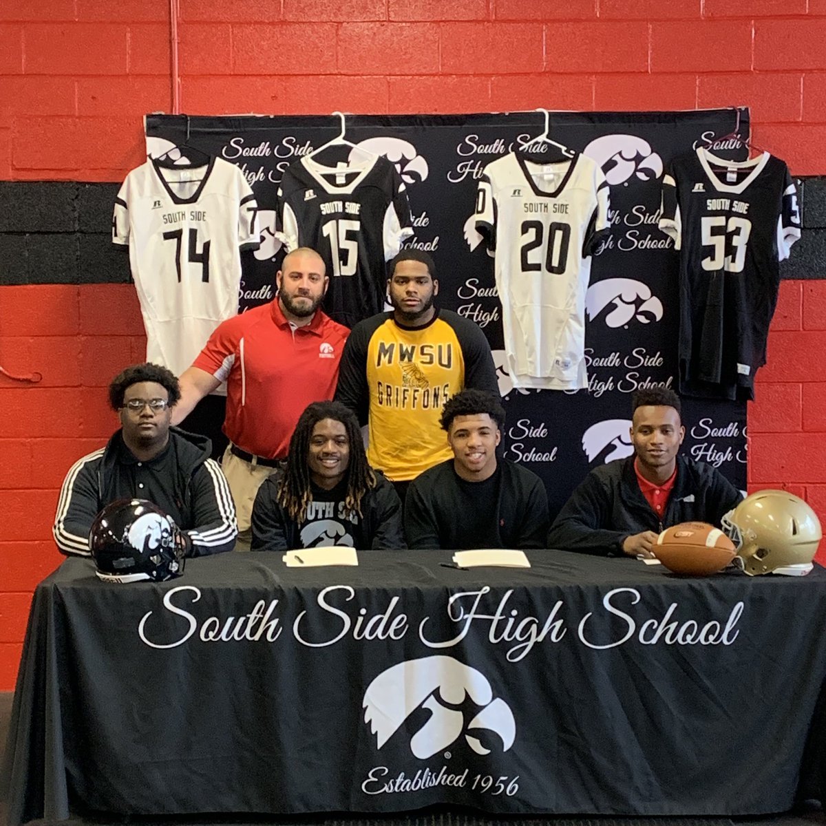 hawk_football11's tweet photo. 4 more Hawks made it official. Congratulations to Houston Brooks for singing to McPherson College and to Devin Bowers, Austin Clark and Ronald Stewart for singing to play at Bethel University. We are so proud of all 4 of you young men! You are forever Hawks! #HawkNation 🏈 https://t.co/Wusz1YICj0