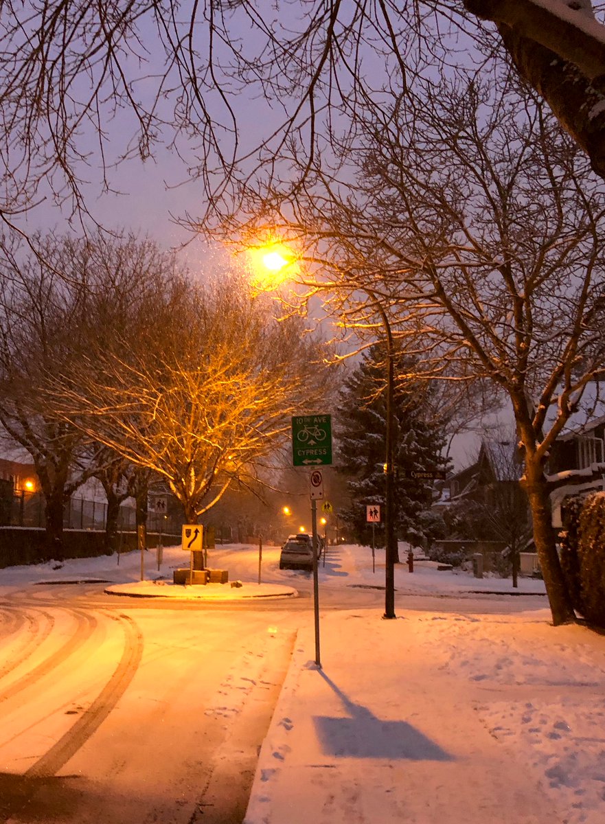 AdamR_PhD's tweet photo. Pretty city.
Iโm probably in the minority, but Iโm quite enjoying this #Vancouver weather.
#yvr #vancouversnow #vanstorm https://t.co/0KZlHr43cb