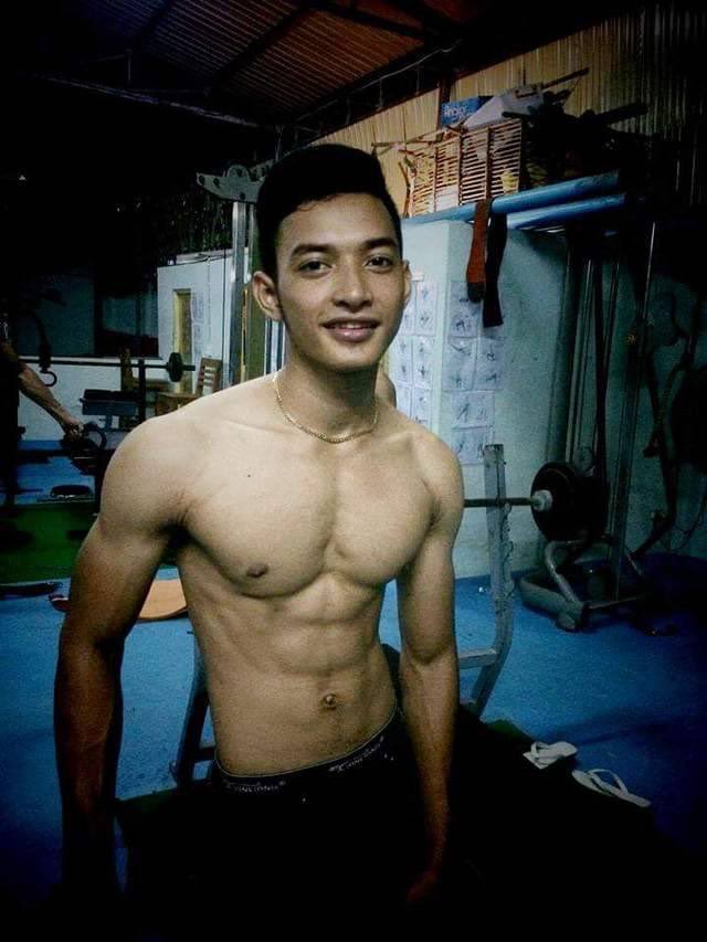 Chiziqli leggingsdagi qiz bilan jinsiy aloqa