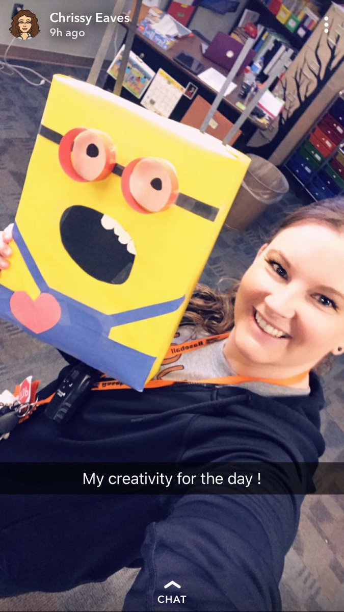 AmyKrue's tweet photo. When you love students...you go out of your way to make their day!! Chrissy Eaves is amazing! #WeAreCC  #MakeItHappen #1stgrade #Minions https://t.co/P7mwjNW4bS