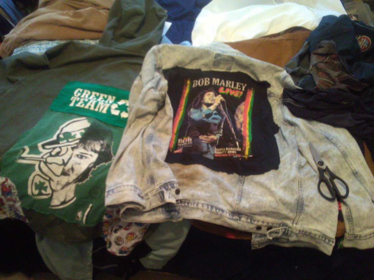 GriffKohout's tweet photo. we out here doin it #DIY !
#EarthlingsForUnity it's a #lifestyle yo
#EFU
#unique #Unity #human #eARTh #USA
#gogreen #GREENTEAM #celtics #earth #earthday #celts #Boston #Irish #green #mmj #cbd #thc #ganja #cannabis #marley #reggae #Bobmarley #rasta #sew #fashion #style #trend https://t.co/8bkgKjdRv2