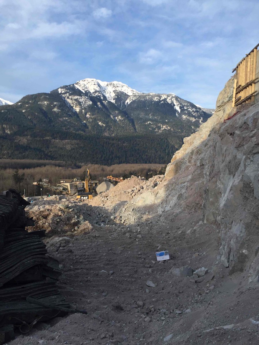 dhdev_info's tweet photo. Hang in there Phase 5 Skyridge - it has taken 6 months but your building pads have almost been completely blasted clear https://t.co/6ULlNqI1F2
