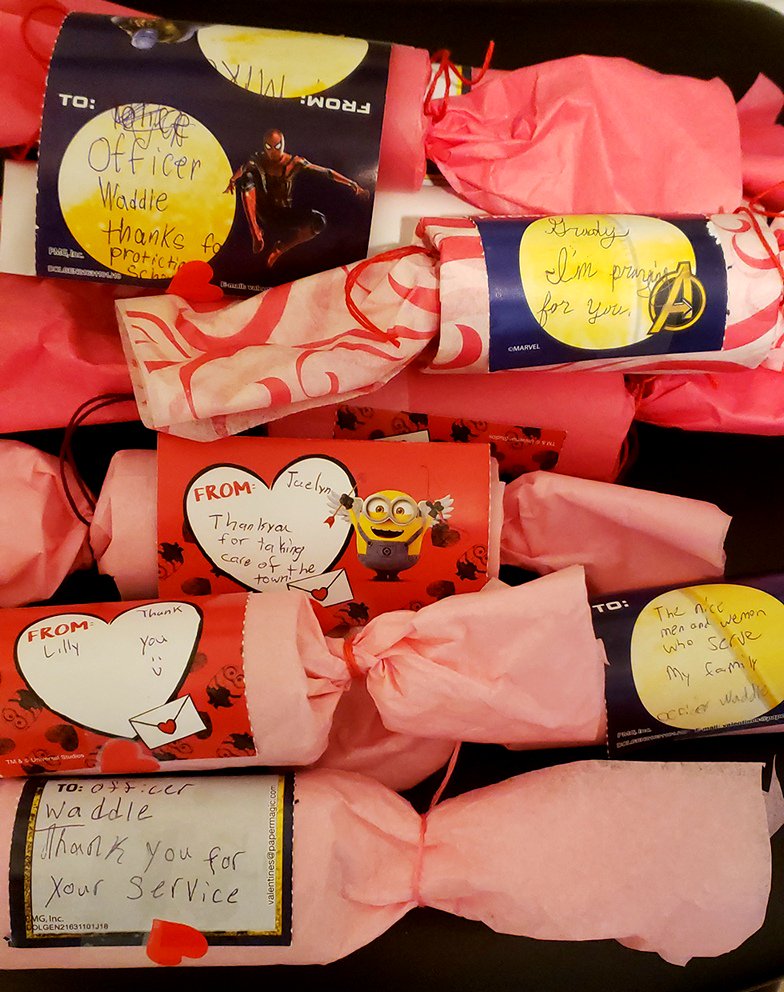 MOPDSRO's tweet photo. I will say that @ThePerryRockets have some super awesome students. Every ounce of thankfulness and appreciation does not get overlooked at all. Not only did I get one, but every one of our officers received a handmade bundle. Thank you. @FPDohio @fplsjbrady #GoRockets 👮‍♂️🚀💯 https://t.co/JdGJNflJ95