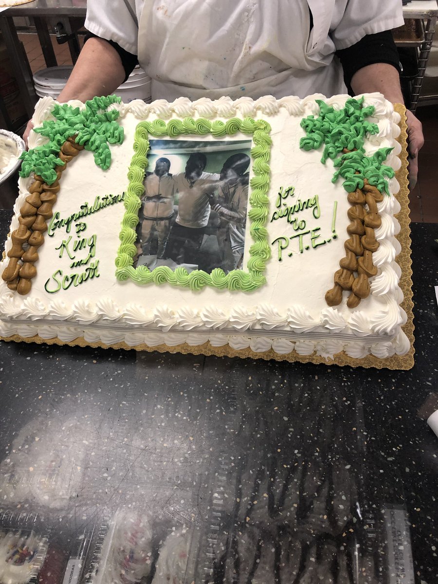 YoungScratt's tweet photo. Now That’s A Cake! 🎂 Shout Out Our New Label @sodmgpte #PTE #PalmTreeEnt 🌴🌴 #SODMG https://t.co/3aYZ9XJ0qP
