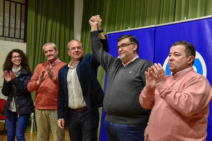 LAHCarron's tweet photo. En Los Santos de Maimona el Presidente #Monago ha presentado a nuestro Alcalde @ManuelLavadoBar como candidato a la reelección! #PuebloAPueblo 🅿️🅿️ #Extremadura https://t.co/aghBCtozBs