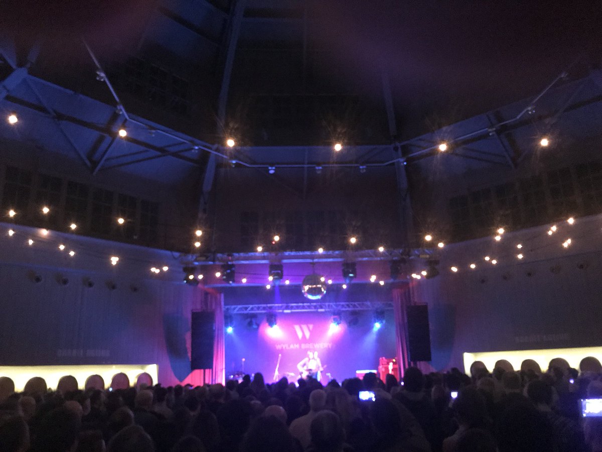 AIN’T NO SHOW LIKE A <a href="/TheLemonheads/">The Lemonheads</a> SHOW... <a href="/Evan_Dando/">Evan Dando</a> as majestic as he has always been... Great crowd... Great vibes... Happy Monday x