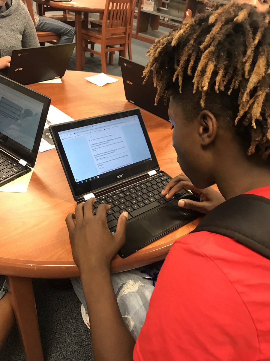 Davis9_AISD's tweet photo. Filling out Welding & Auto Technology applications today! #programsofstudy #goals #focused #Davis9Falcons https://t.co/rgWKDTOO5L