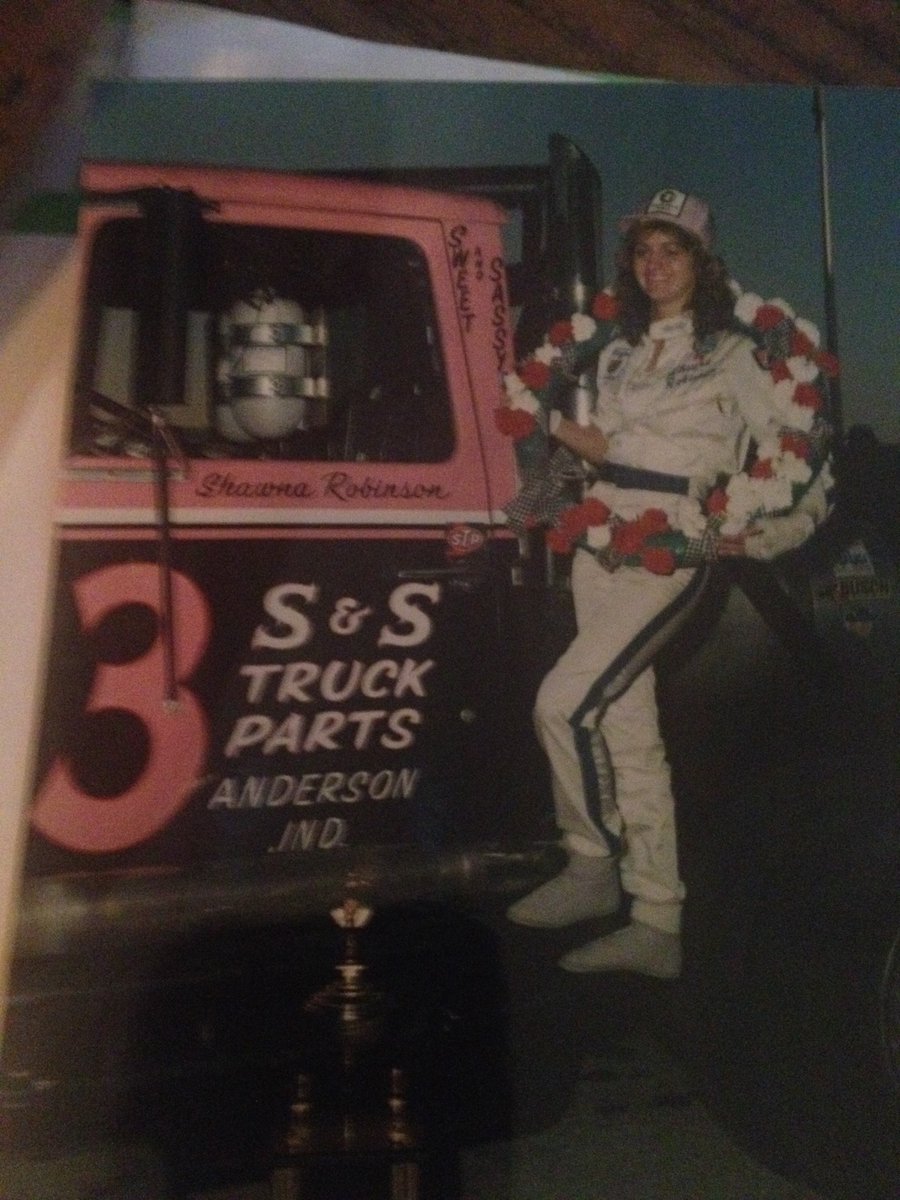 HappyChairSR's tweet photo. Milwaukee mile  1984   I've been digging up pics!  oh no https://t.co/g4KwSRh4Re