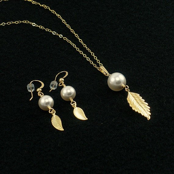 StarringUJewel's tweet photo. Single Pearl Necklace, Leaf https://t.co/rL4mDdlVCh via @EtsySocial #jewelry #etsymntt #GoldLeafJewelry #SinglePearl https://t.co/EML2TuReDj