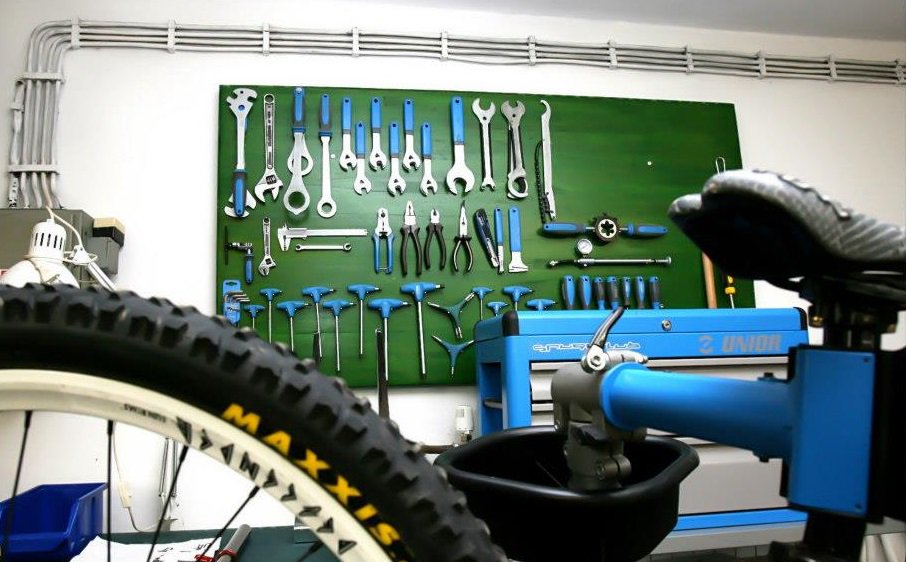 uniorbiketools's tweet photo. Random workshops from 2012 #PimpYourWorkshop contest.
5.000 EUR+ awards waiting for the winners this year:
https://t.co/xOEyJSYRCQ
#unior #uniortools #madeinslovenia https://t.co/aU1YaSerbm