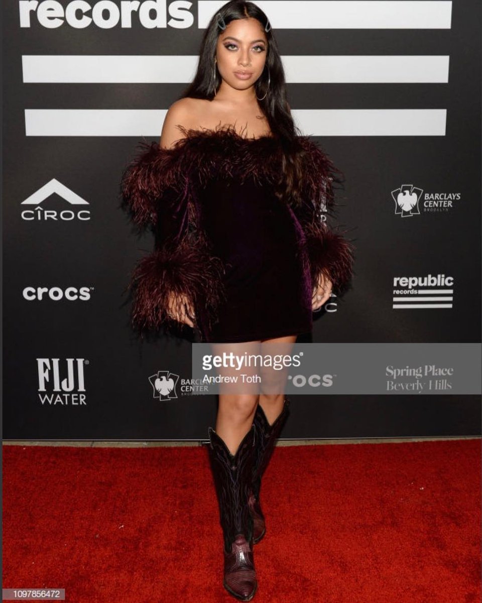 KianaLedeHQ's tweet photo. π· β’ conquerloud via IG:
"About last night w/ @kianalede .
#grammys #republicrecords #kianalede #theheavygroup #redcaroet #wardrobe #style #fashion #styledbyus #conquerloud" https://t.co/QOn157xrVv