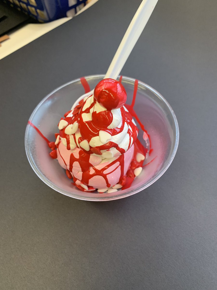 HannahHofstett2's tweet photo. I may have promised these second graders a real ice cream sundae party next class......🤷♀️🐾❤️#npstalk #arteachersofinstagram #waynethiebaudinspired #artteachersofig #elementaryartteacher #crayolamodelmagic #modelmagic #artteachers #artteacherlife https://t.co/6sPQpfLK3w