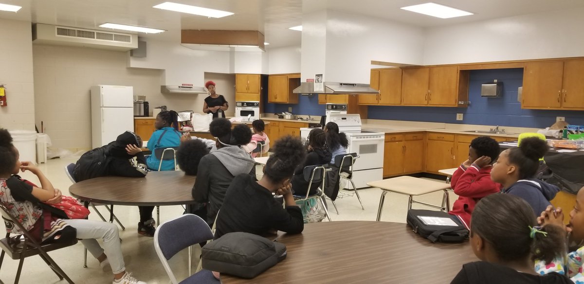 deitramatthews's tweet image. We are super EXCITED to begin our partnership with #RawkinKitchen today! For the remainder of the school year, our #HealthyLiving Club will learn how food contributes to the mind, body, and soul!
#AfterSchoolProgramming
#21stCenturyProgramming
#TheWholeChild
@derrickglover97