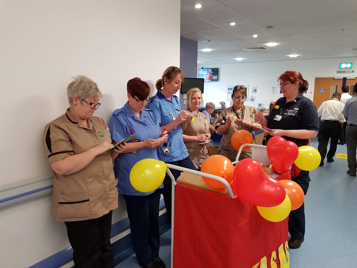 resusdudley's tweet image. @DudleyGroupCEO @kkelly8963 @themeddirector @DGNHS_DirOpsMed @SepsisUK @UKSepsisTrust @SavvaLaura staff on AEC today playing #Sepsis Bingo at the #TrolleyOfKnowledge &amp;amp; increasing their #SepsisAwareness pledge to #KissGoodbyeToSepsis @DudleyGroupNHS