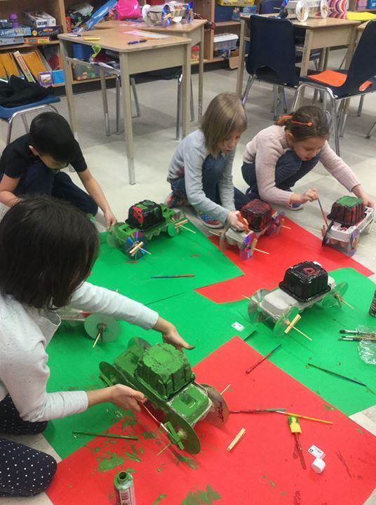 Nos leadeurs de 2e conçoivent une voiture, tout en ayant à respecter tous les critères de fabrication exigés. Un projet bien réussi dont ils peuvent être très fiers! :)))via Facebook bit.ly/2GmTK2P