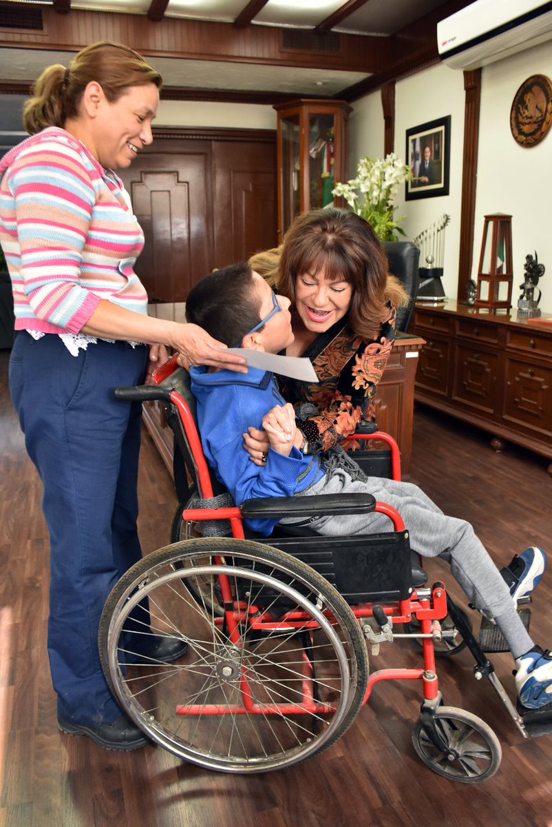 LetyHerreraAle's tweet photo. Gran satisfacción ayudar a niños como Alejandro Martínez Rutiaga de 13 años de la Col. El Dorado que tiene una discapacidad neurológica y que previamente había recibido de nuestra parte una silla de ruedas. En esta ocasión se le otorgó un importante apoyo para su atención médica. https://t.co/6Z5QFSo1kp