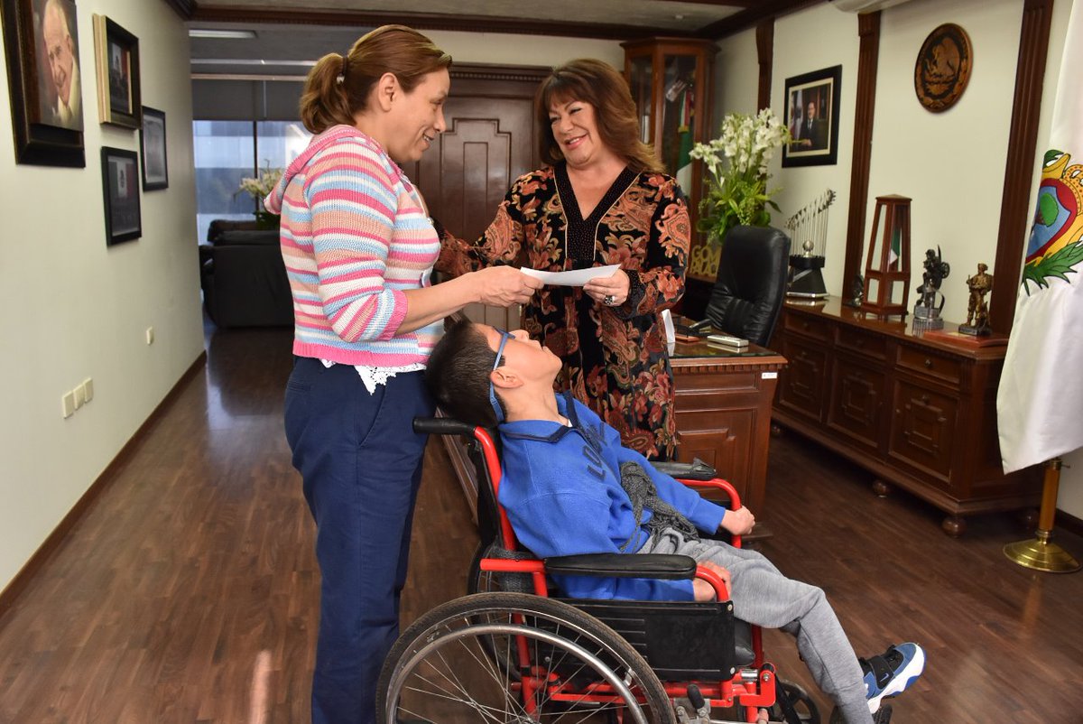 LetyHerreraAle's tweet photo. Gran satisfacción ayudar a niños como Alejandro Martínez Rutiaga de 13 años de la Col. El Dorado que tiene una discapacidad neurológica y que previamente había recibido de nuestra parte una silla de ruedas. En esta ocasión se le otorgó un importante apoyo para su atención médica. https://t.co/6Z5QFSo1kp