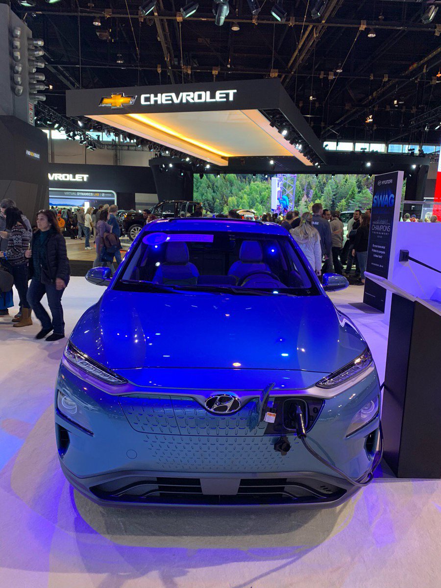 GoToUgreen's tweet photo. @GoToUgreen is at The Chicago Auto Show ! Many EVs are here! So happy to be part of Green Revolution! #GoGreenGoToU
#CAS19 #ChiAutoShow #evs #evcharging https://t.co/0M3dGR94n7