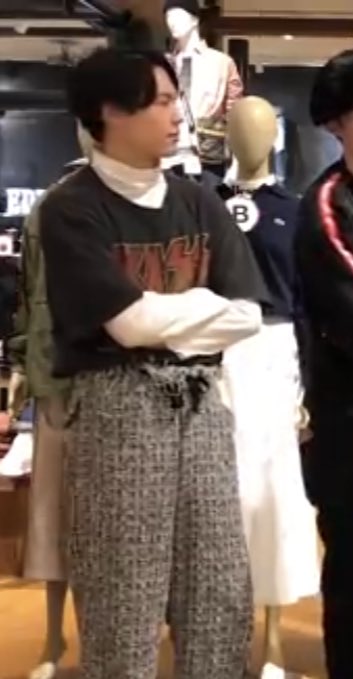 Ka Ar Twitter このtシャツ 17年夏に見学の目情とかでkissのtシャツ 着てるって言われてたやつ 夏服だけど下に長袖合わせて冬でも着ちゃう北斗くんファッションリーダーすぎ