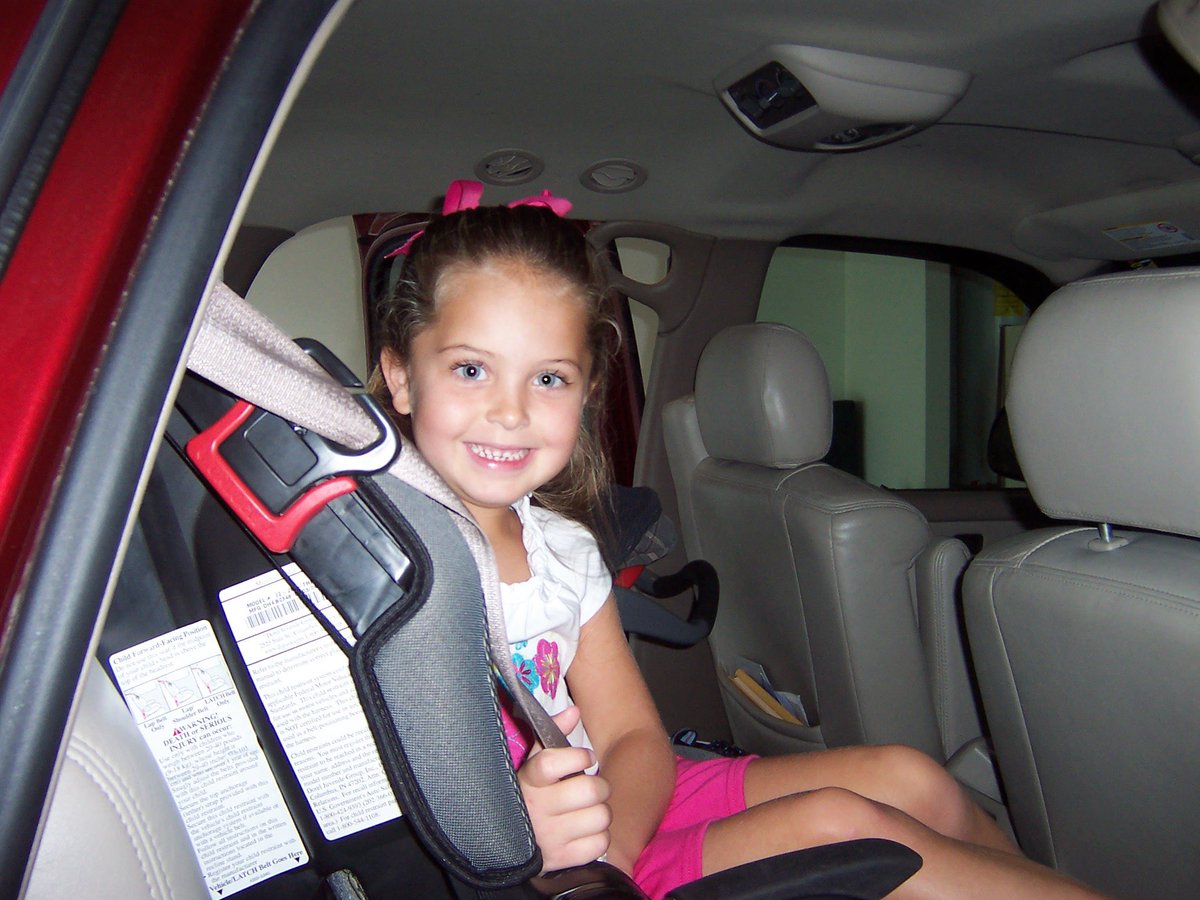 triciatellen's tweet photo. Time flies. Pit in my stomach as we leave the house for @HHS_Huskies senior night! Where oh where did my little kindergarten girl go?!?! #momscrying #seniorszn @Andye123 @juliaellen74 https://t.co/Zjo4hB0uHq