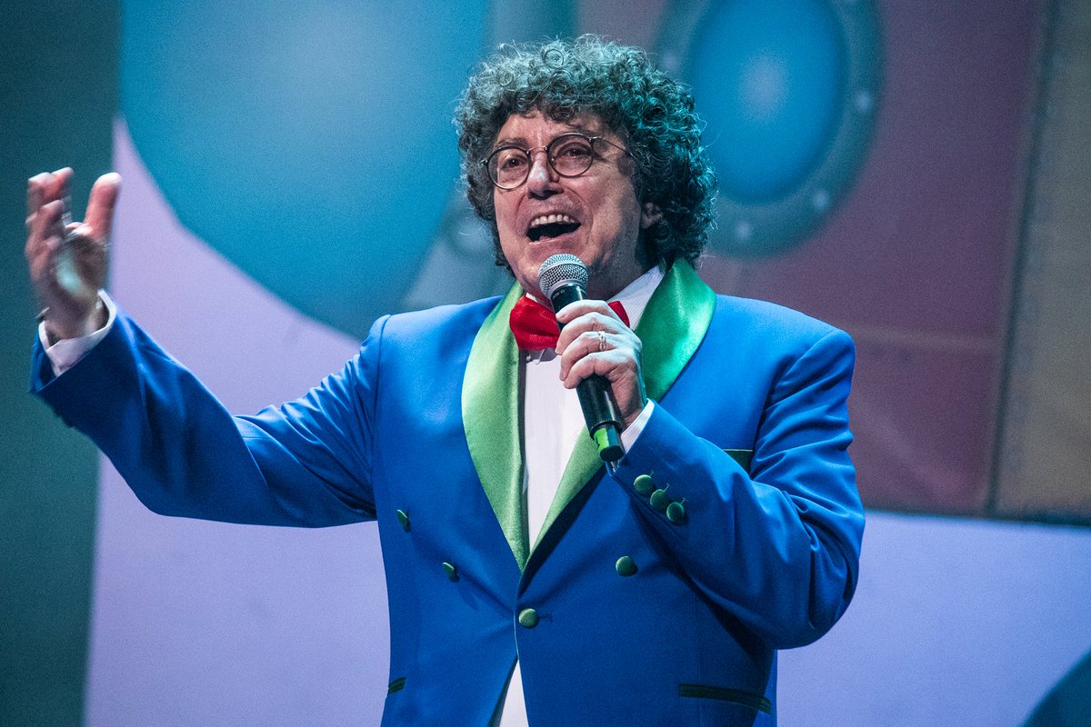 #PieroMiQueridoPiero tu música siempre supo llenar el alma de las personas, dejándoles los mejores mensajes para su vida.

#Life #Letras #ViveDeLoQueAmas #Legado