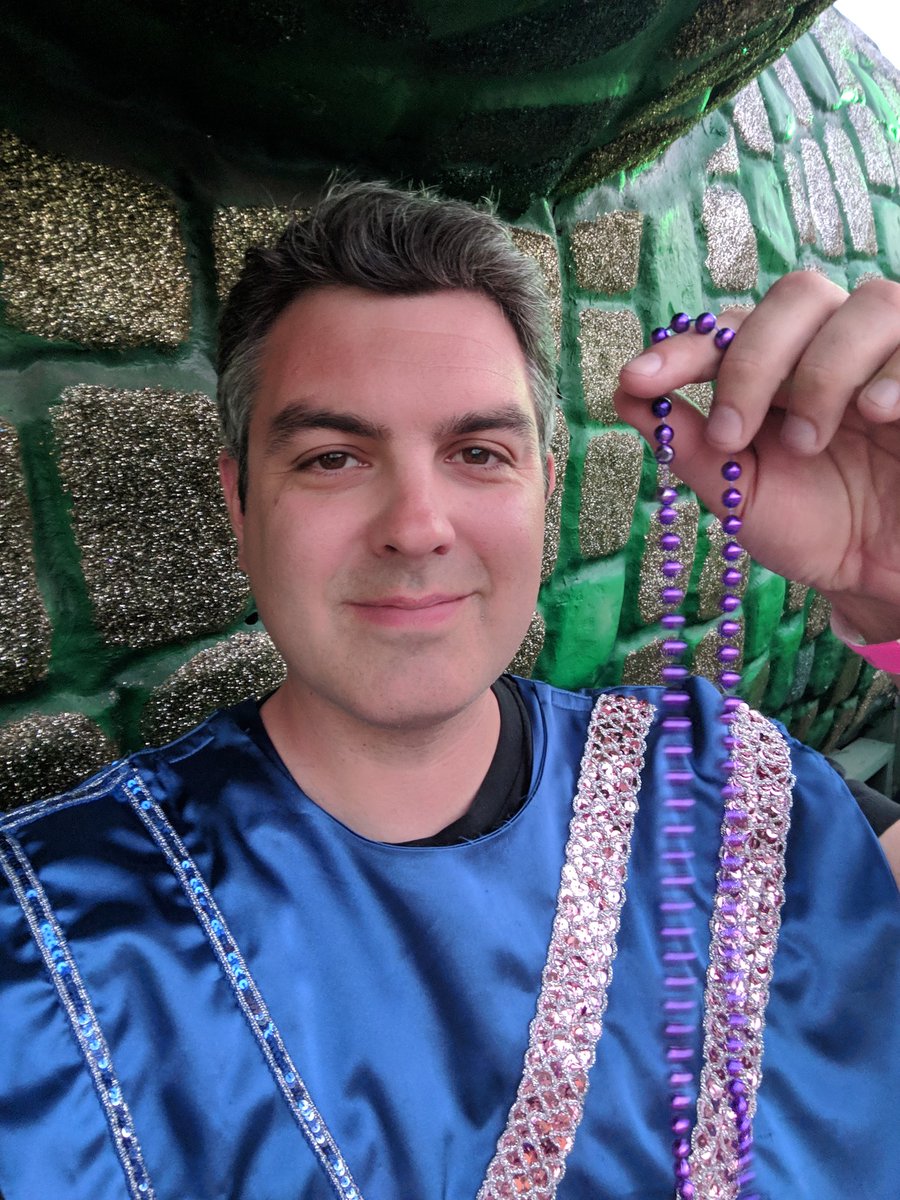 ThrillHolder's tweet photo. Time to throw beads. #GatorFloat #UniversalMardiGras https://t.co/GX8HMudxtr