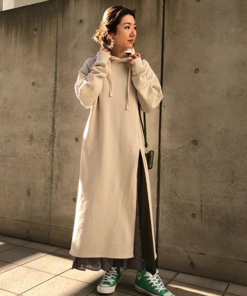 タカシマヤファッションスクエア 今日のコーデ 曇り時々晴れ 2 9 T Co Qb4sqiemvw 大きく入ったスリットがポイントのワンピース ロングシーズン使える1枚です Tfsスタッフコーデ Rosebud ローズバッド コーディネート スウェット