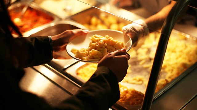 wsbtv's tweet image. A metro Atlanta school district is now serving DINNER so its after-school students “don’t go home hungry.” 2wsb.tv/2UZcqcz