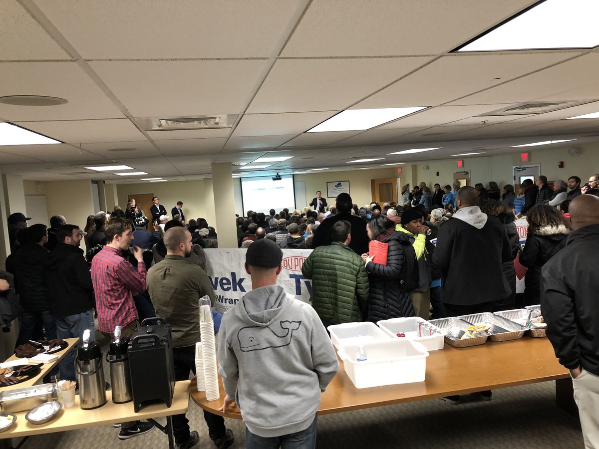 PhilipCarver's tweet photo. Jam packed #DotBlock Meeting in #Dorchester tonight. Thanks to the awesome meeting hosts @WORKInc for letting the community access your space. #Bospoli #housing https://t.co/giKegUAhQJ