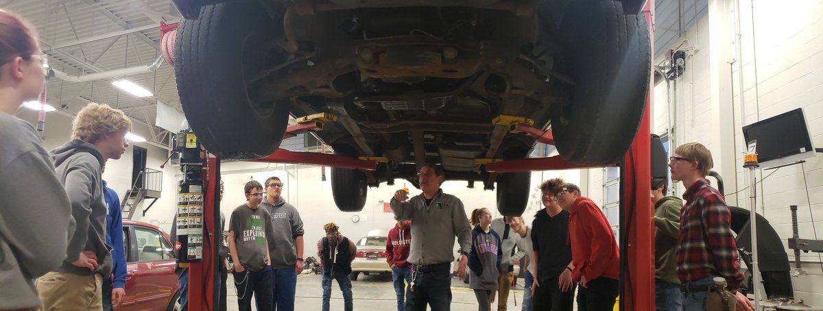 mrs_hopson's tweet image. @OATCRoadrunners kicking off 1st night of @JCCCtweet Auto 125 College Class with our highest student enrollment! Students are fascinated learning various tools!  #big3