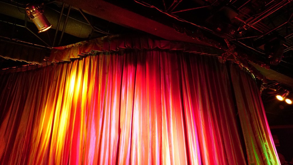 David Jester: Exit Stage Left drinkerswithwritingproblems.com/2019/02/11/dav…