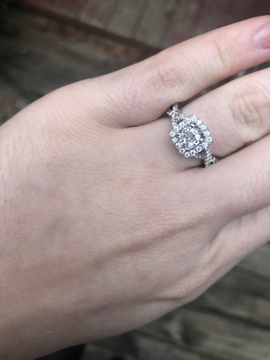 Ciara_L_Jones's tweet photo. Does this ring make me look...engaged?
#ISaidYes #ChangingMyLastName #RingSelfie #OnCloudNine #Happiness #MissToMrs https://t.co/N3jDPY3mAt