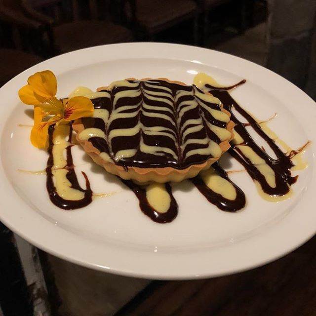 From thewoodenmonkeyrestaurants Boston Cream Tart on feature in Dartmouth starting now! Smooth vanilla pastry cream and rich chocolate on a shortbread crust zpr.io/gYZVv