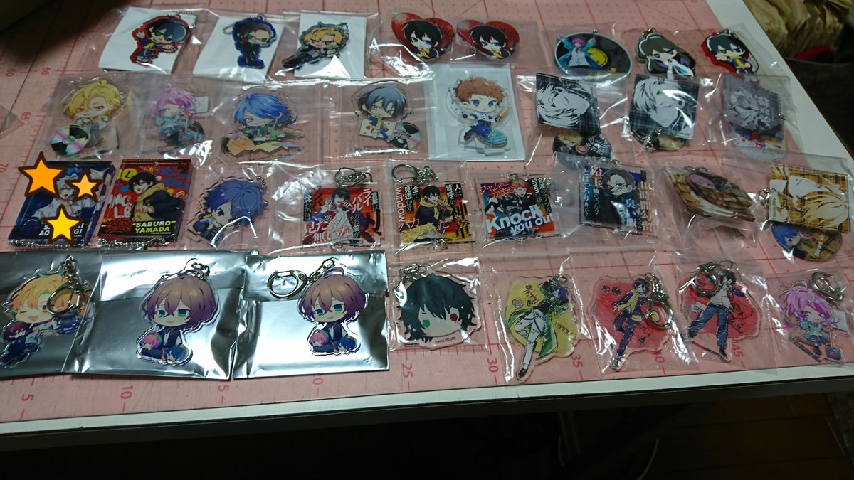 kumaaaa_sk's tweet photo. 【譲渡】ヒプノシスマイク ヒプマイ グラフアート きゃらぼむ 東急ハンズ スイパラ アニon マルイ 星型 ぱしゃこれ ホロ缶バッジ ピンバッジ ヴィレヴァン キャラバッジ きゃらびに カプ缶 サンリオ 色紙
譲:画像参照
求:定価(コースター等特典300円)＋送料
お気軽にリプください。 https://t.co/ieCWFgT5ux