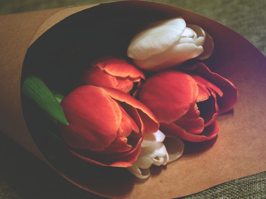 10 Steps to Winning Valentine's Day (with Just 1 Trip to the Grocery Store!) - Em &amp; Lo buff.ly/2BxK2Xq