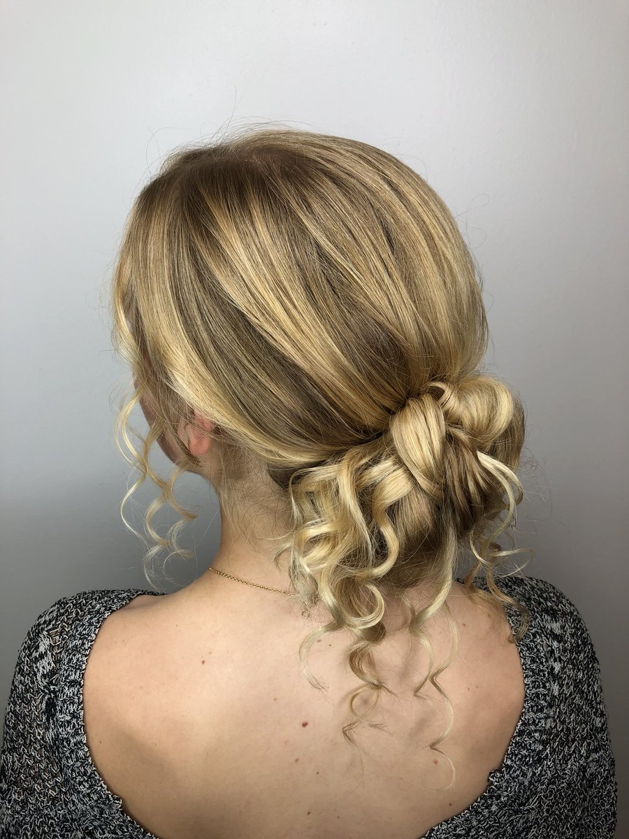 salonpatine's tweet photo. Valentines Day hair inspo 💓✨ Who can agree?? 🙋🏽‍♀️🙋🏼‍♀️ Get your hair done this Valentines Day by one of our professionals! We have appointments available and don’t forget folks we’re open 8am-8pm 😉 Book Now by calling (805)898-1133 or email salonpatine@gmail.com! Updo by Denice. https://t.co/TmU0O2oQpq