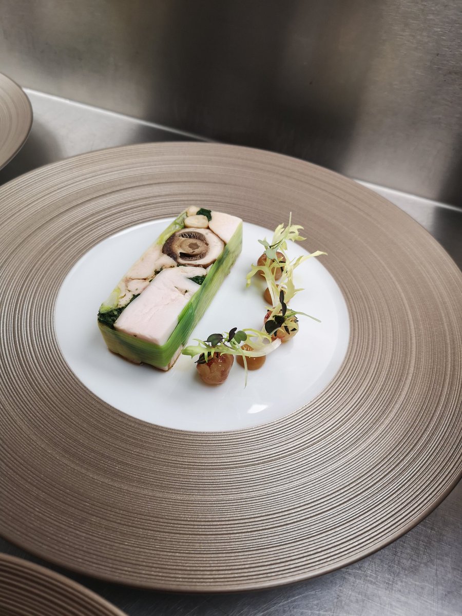 Cotswold white chicken terrine... I don't know what it is but a simple terrine just does it for me!! 😗 #chicken #terrine #finedining #lunch #simplicity #gertlush