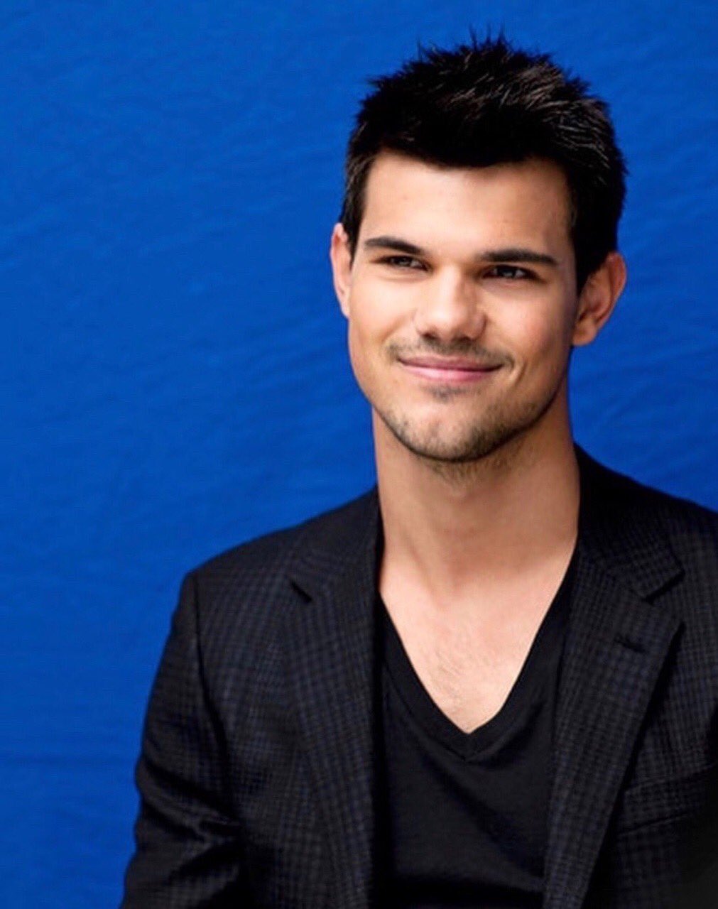 Happy Birthday   Taylor Lautner 