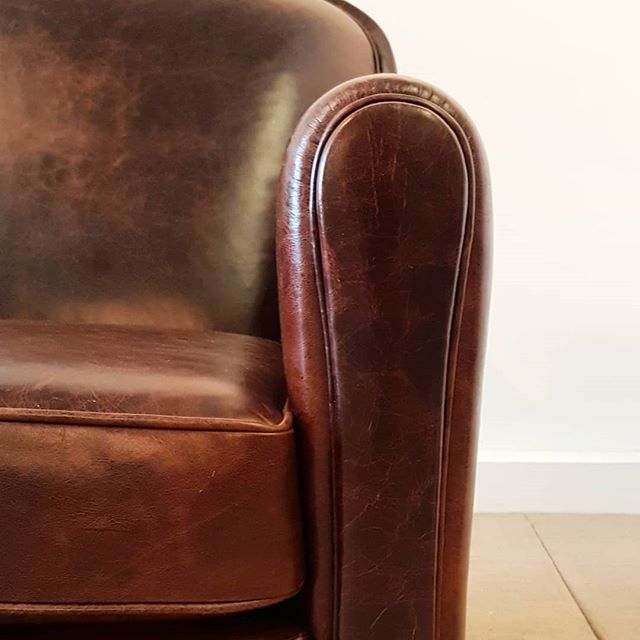 WorkshopDsgns's tweet photo. Rustic leather for winter nights.

#leatherwork #leather #artisan #design #winnipegcustomupholstery #pinterest #handcrafted https://t.co/vprVqqSXrl https://t.co/64irsteXJQ