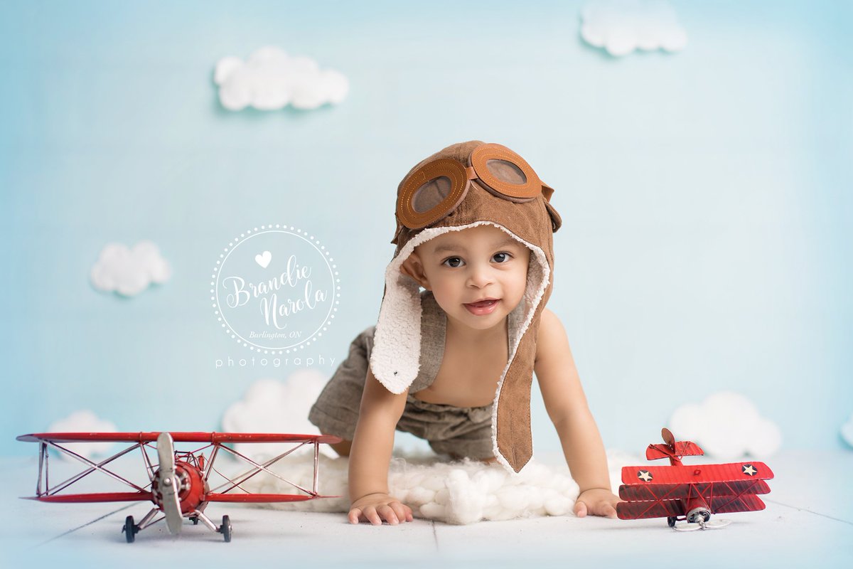 We were so excited to have Baby E back in the studio today for his sitter session! How sweet and classic is this airplane set up? <3

~Clients we love when you TAG/SHARE