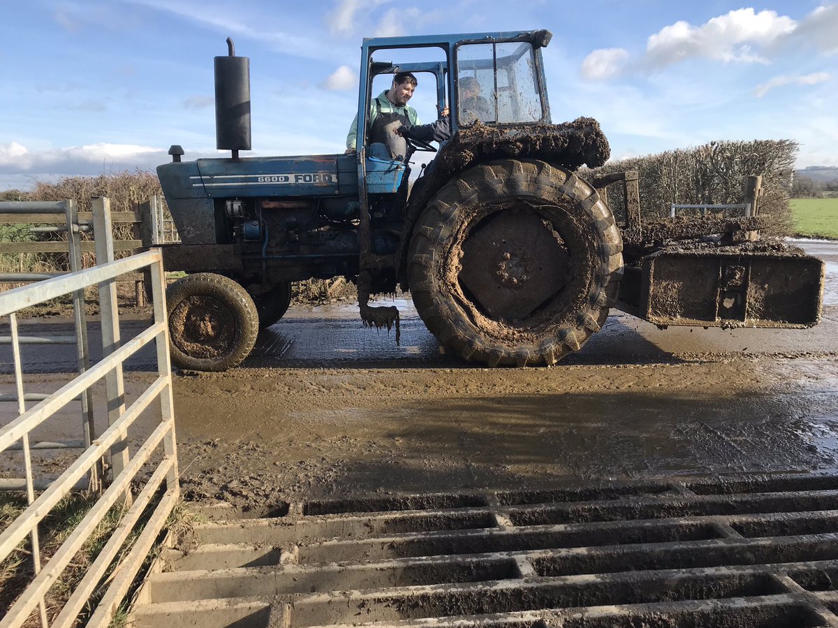 ladiesgocycling's tweet image. Track day today 😂 lots of mud and wheel spins! #ncn #route41 #route442 make our own route, #evesham #cycletracks