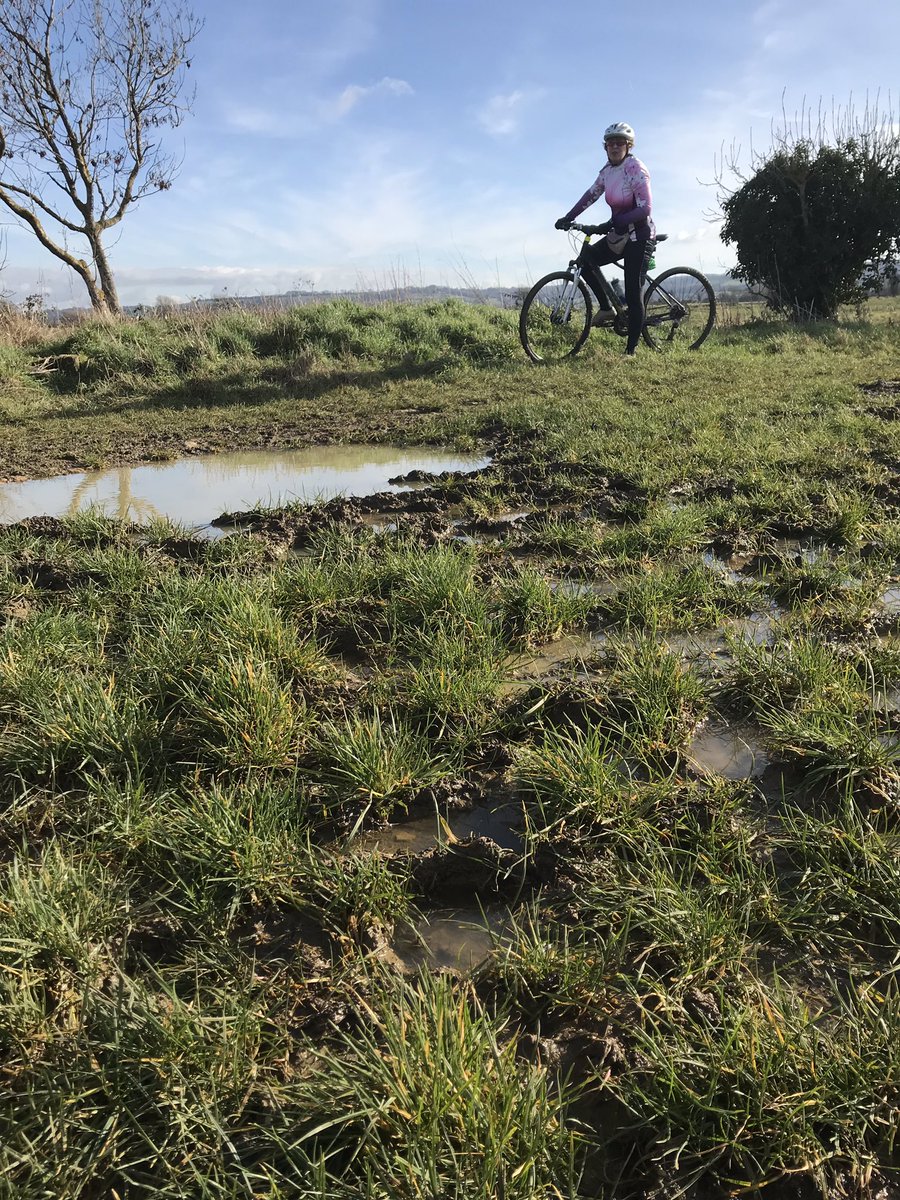 ladiesgocycling's tweet image. Track day today 😂 lots of mud and wheel spins! #ncn #route41 #route442 make our own route, #evesham #cycletracks