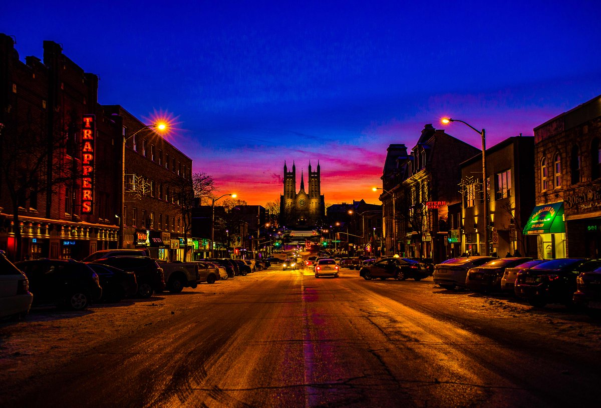 bootifulguelph's tweet photo. Nightscape in downtown Guelph 🌃
.
.
.
📸Photo credit @picturesque_vic
.
.
.
Swipe ▶️
.
.
.
#downtownguelph  #guelph #ontario #Guelphproud #canada #artofvisuals #agameoftones https://t.co/jxjpzPYqeK